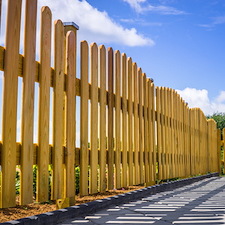 New Jersey Fence Washing Guide: How to Safely Clean Vinyl and Wood Fences Without Damage